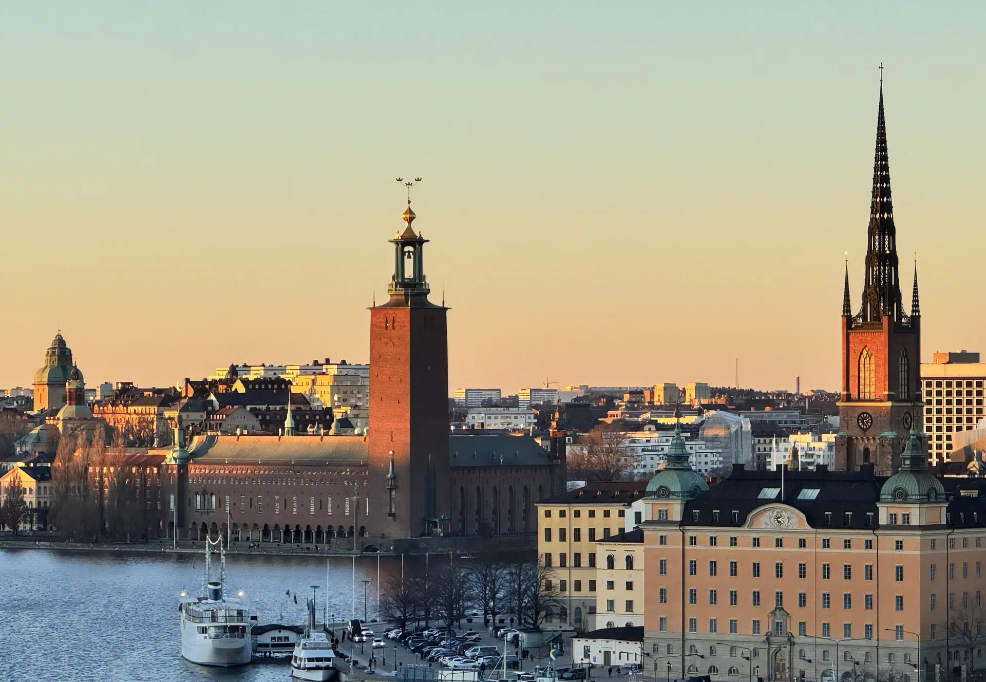 Stockholm stadshuset sommar